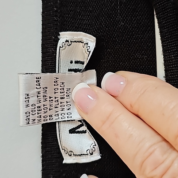 Ladies sweater,  sz M, black, great condition - Picture 5 of 6